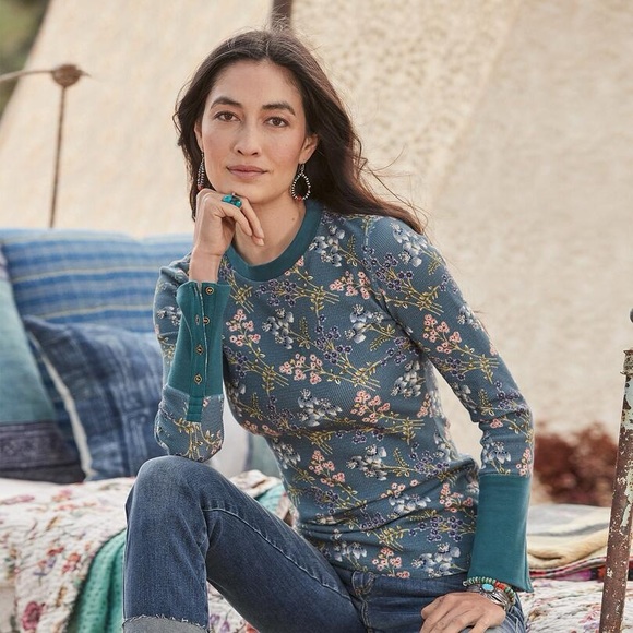 Sundance Tops - FLASH SALE Sundance floralynn thermal petite floral blue top